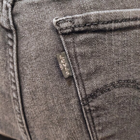 Levi's 711 Skinny Jeans, Size 33, Gently Used - Picture 4 of 6